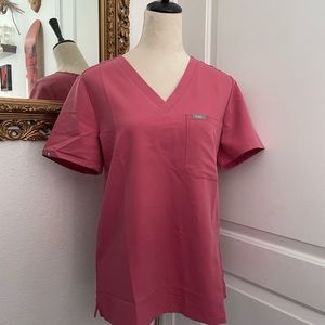 FIGS BCA Pink Quartz Scrub Top Size Medium